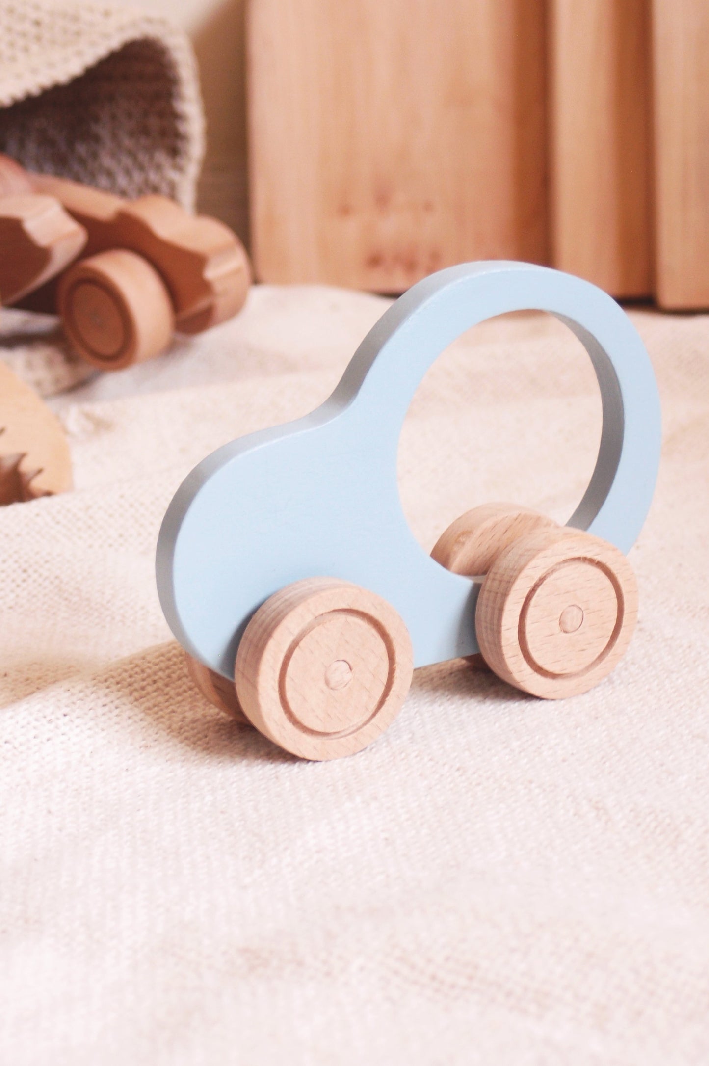 Spielzeugauto aus Holz in 5 Farben