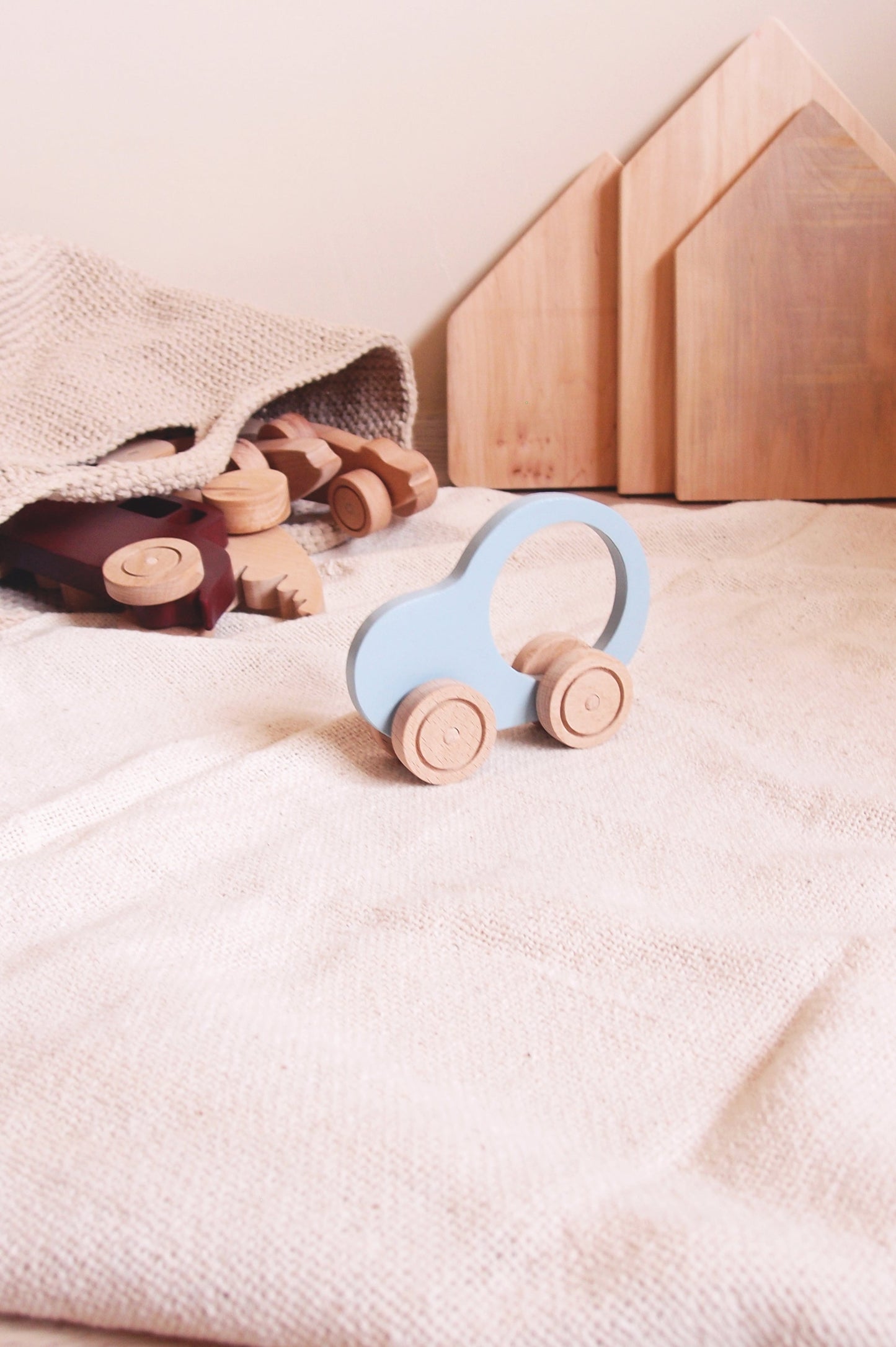 Spielzeugauto aus Holz in 5 Farben